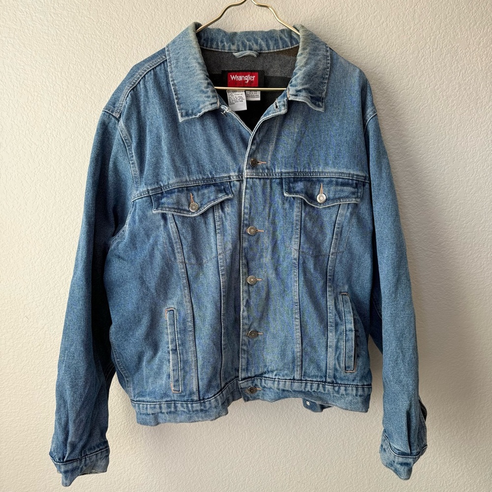 Vintage 90s Wrangler Hero Wash Blue Denim Trucker Jacket Size XL RN 15101